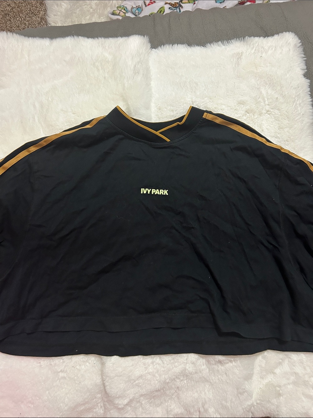 IVY PARK Black Crop Sweatshirt with Gold Shoulder Stripes